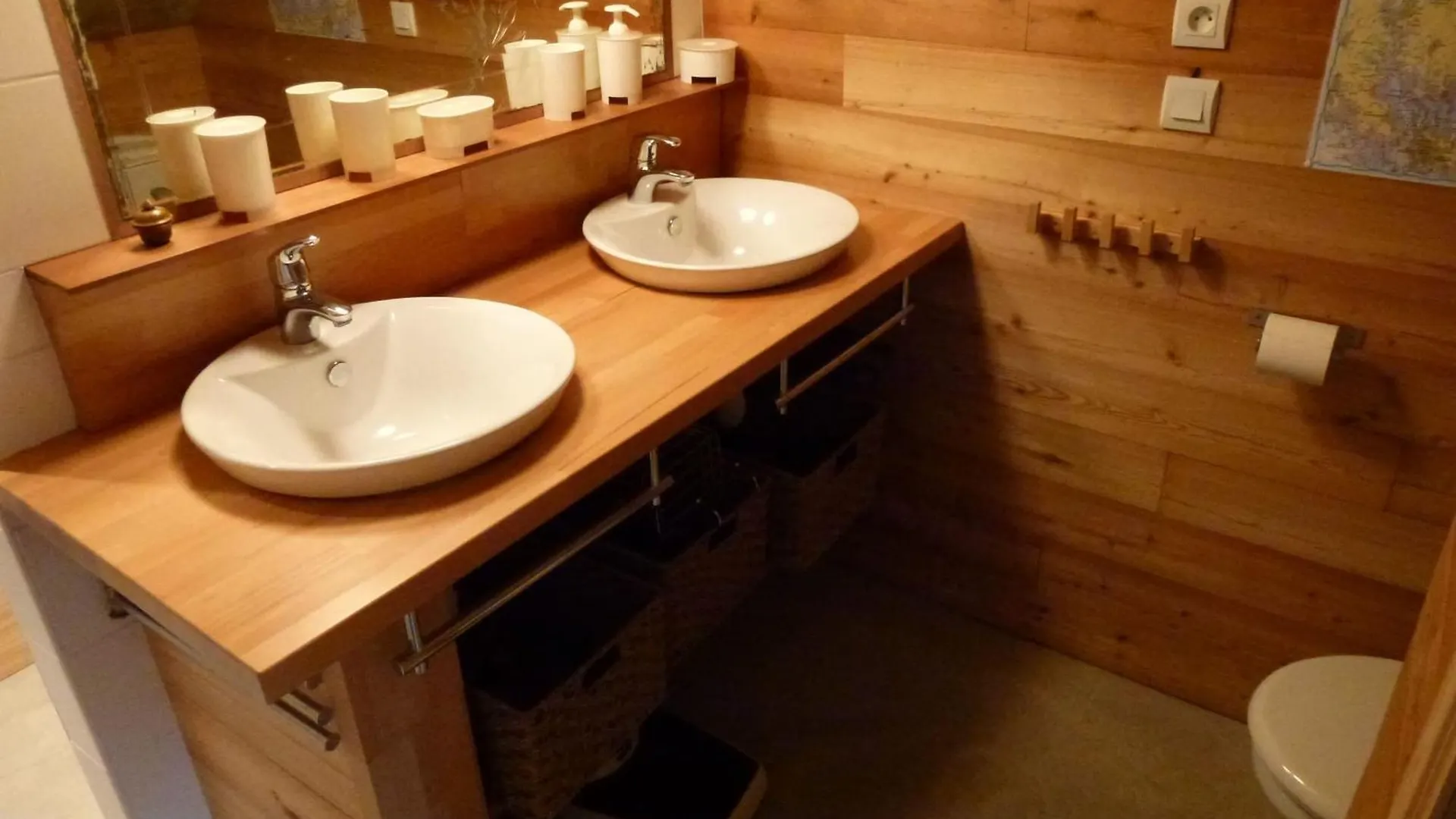 بيت للعطل Pretty Cottage With Wifi By The Sea بادن